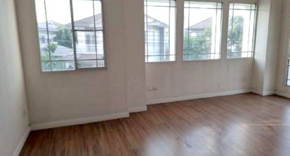 For sale 3 bedrooms house in Bang Sao Thong, Samut Prakan