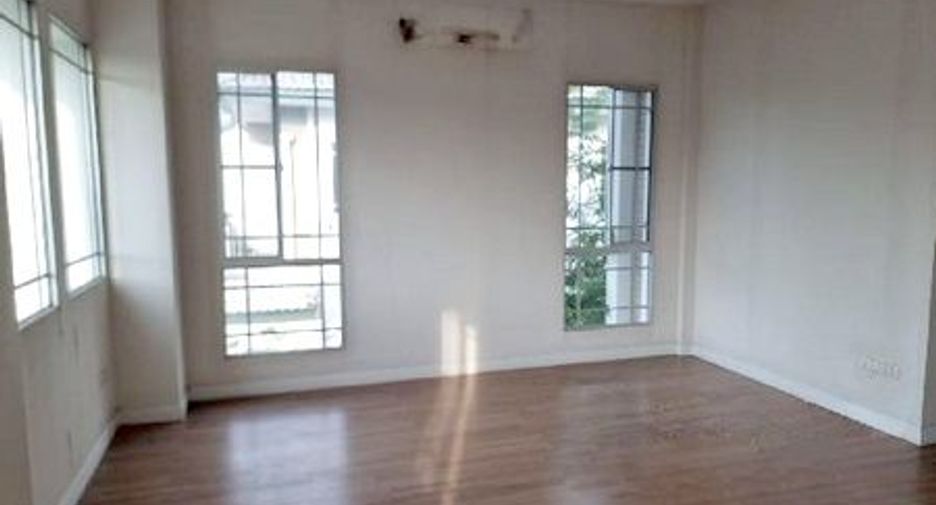 For sale 3 bedrooms house in Bang Sao Thong, Samut Prakan