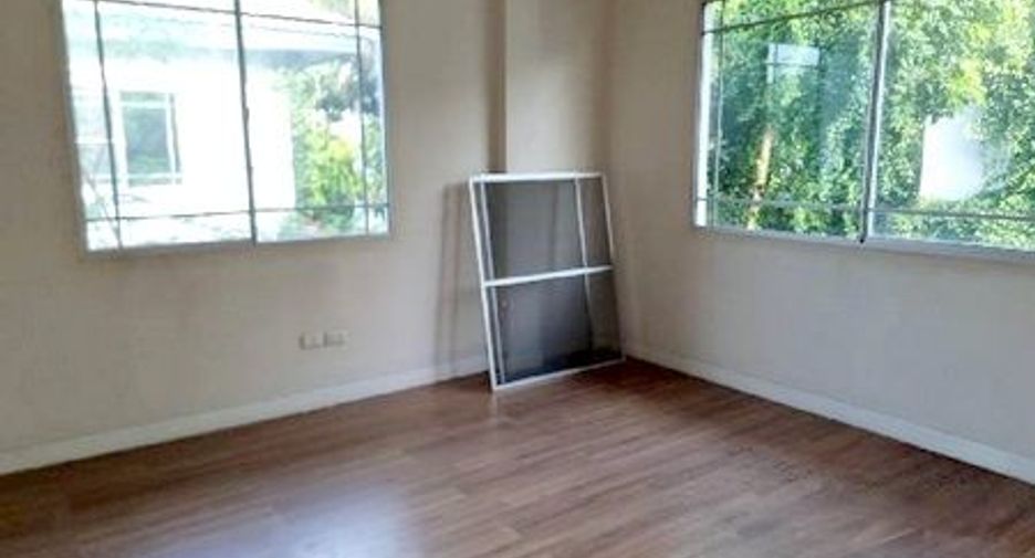 For sale 3 bedrooms house in Bang Sao Thong, Samut Prakan