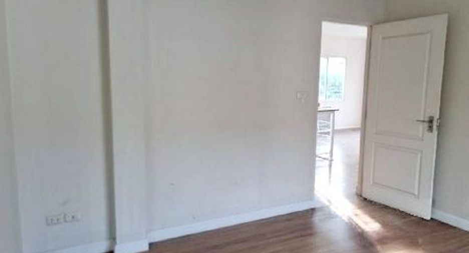 For sale 3 bedrooms house in Bang Sao Thong, Samut Prakan