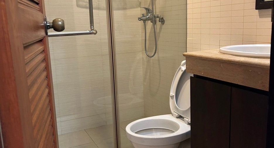 For rent 4 bedrooms condo in Watthana, Bangkok