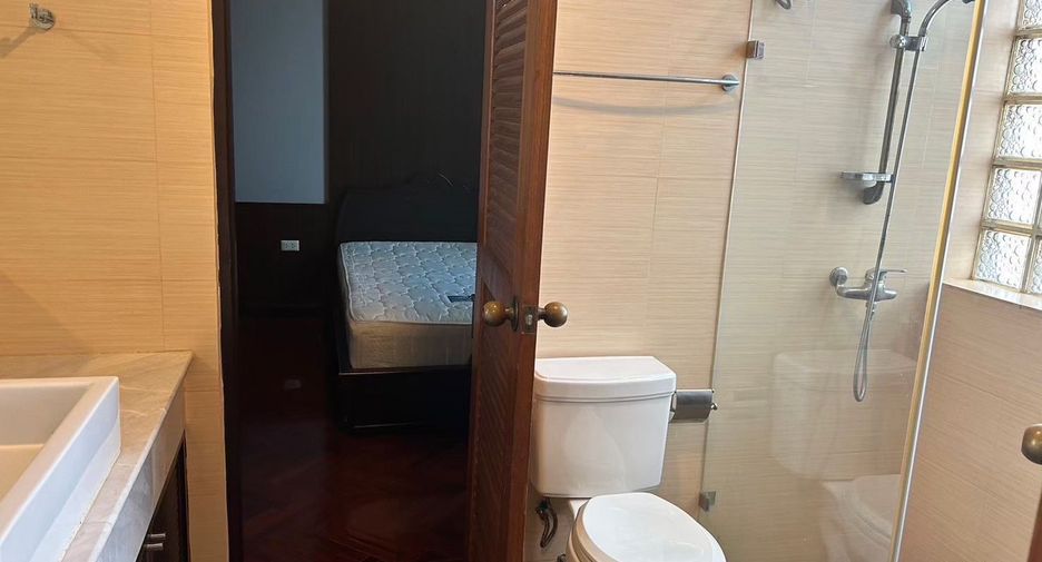 For rent 4 bedrooms condo in Watthana, Bangkok