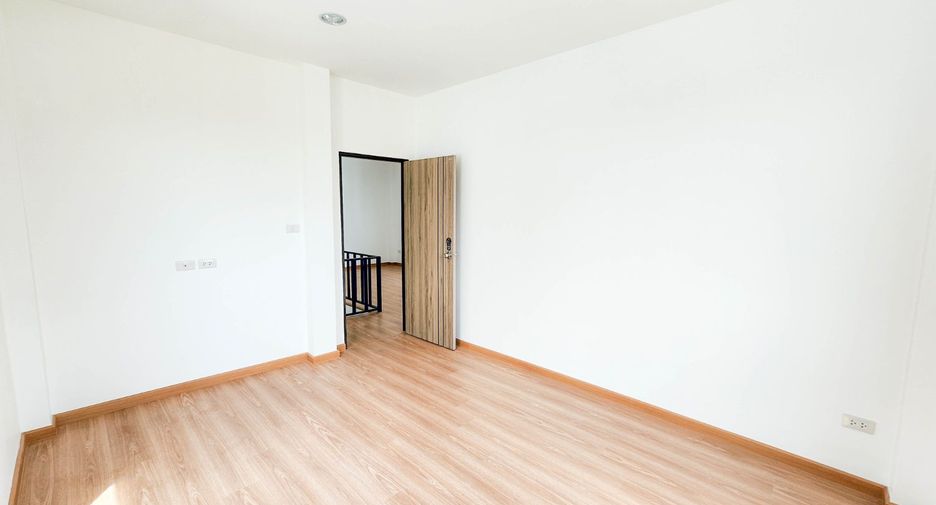 For sale 3 bedrooms house in Thawi Watthana, Bangkok