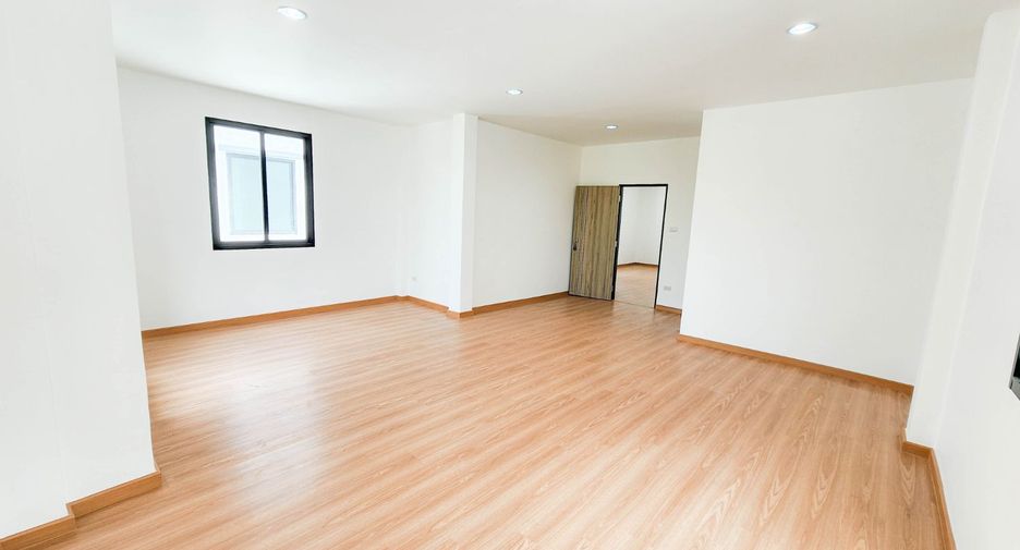 For sale 3 bedrooms house in Thawi Watthana, Bangkok