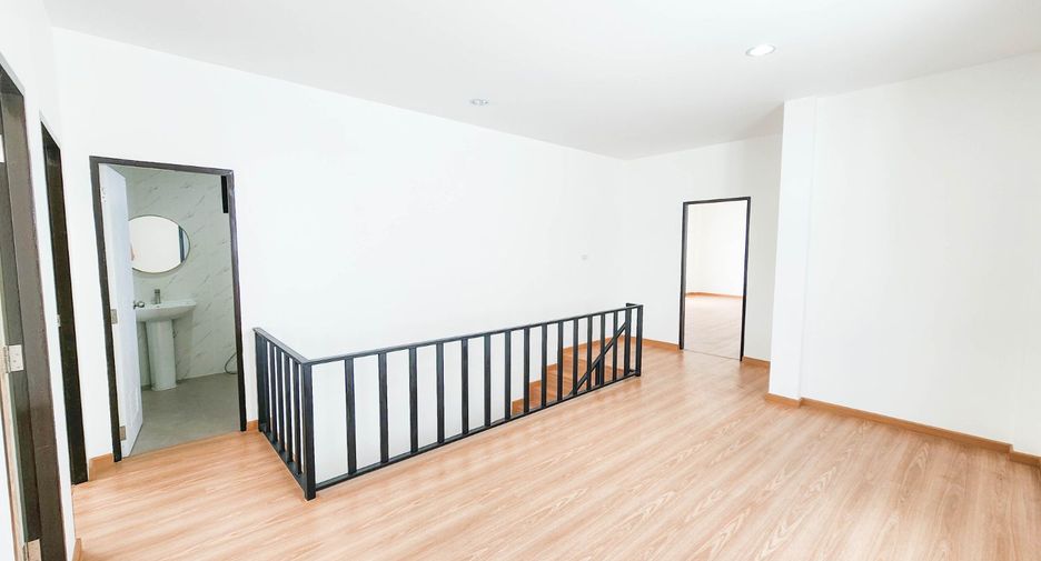 For sale 3 bedrooms house in Thawi Watthana, Bangkok