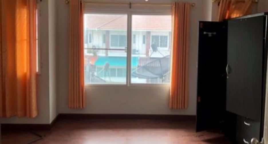 For sale 4 bedrooms townhouse in Bang Khen, Bangkok