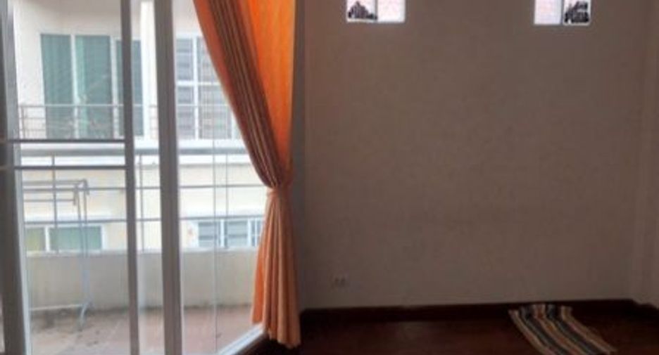 For sale 4 bedrooms townhouse in Bang Khen, Bangkok