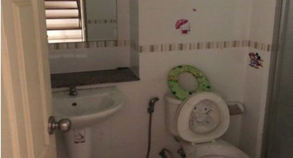 For sale 4 bedrooms townhouse in Bang Khen, Bangkok