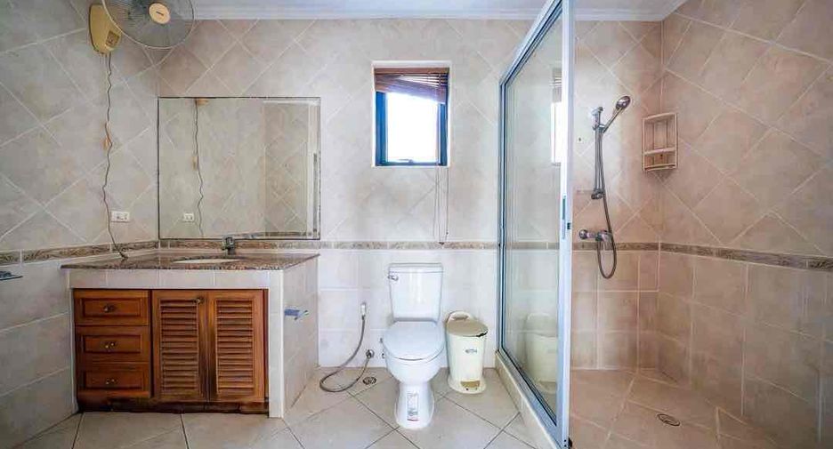 For sale 4 bedrooms villa in Bang Lamung, Chonburi