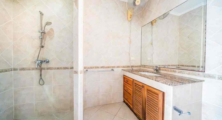 For sale 4 bedrooms villa in Bang Lamung, Chonburi