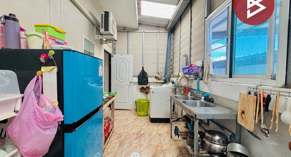 Casa adosada en venta de 2 habitaciones en Ban Bueng, Chonburi