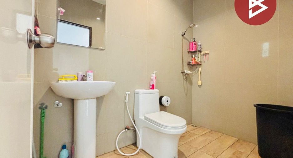 Casa adosada en venta de 2 habitaciones en Ban Bueng, Chonburi