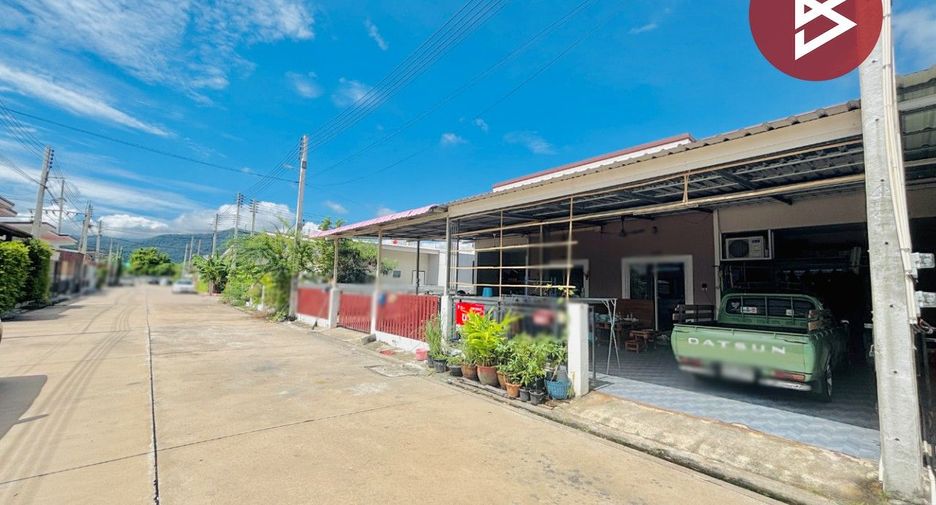 Casa adosada en venta de 2 habitaciones en Ban Bueng, Chonburi