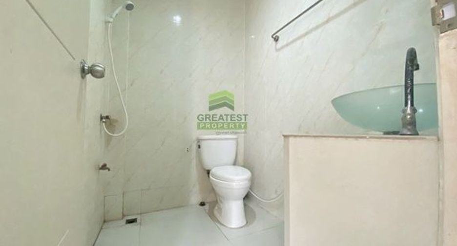 Casa adosada en venta de 3 habitaciones en Lat Lum Kaeo, Pathum Thani
