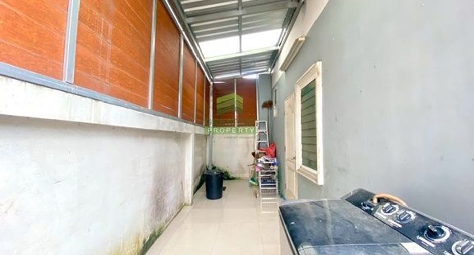 Casa adosada en venta de 3 habitaciones en Lat Lum Kaeo, Pathum Thani