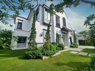 Casa en alquiler y en venta de 4 habitaciones en Saphan Sung, Bangkok