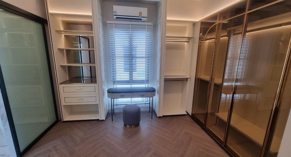 Haus zur Miete und zum Kauf mit 4 Zimmer in Saphan Sung, Bangkok
