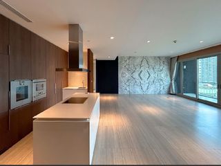 For rent and for sale 3 bedrooms condo in Pathum Wan, Bangkok