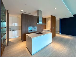 For rent and for sale 3 bedrooms condo in Pathum Wan, Bangkok