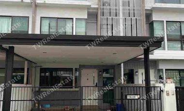 For rent 3 bedrooms townhouse in Khan Na Yao, Bangkok