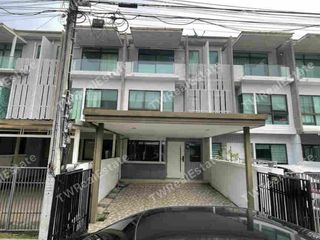 Casa adosada en alquiler de 3 habitaciones en Khan Na Yao, Bangkok