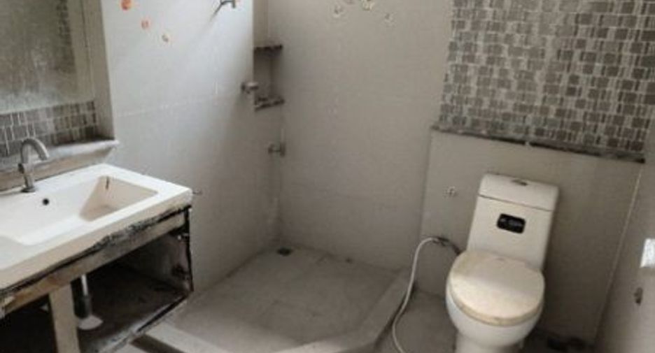 For sale 6 bedrooms house in Bang Khun Thian, Bangkok