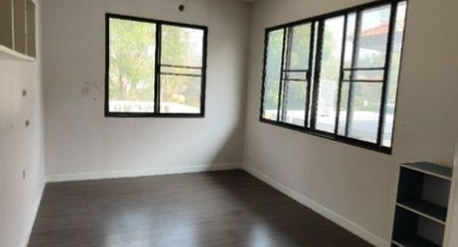 For sale 6 bedrooms house in Bang Khun Thian, Bangkok