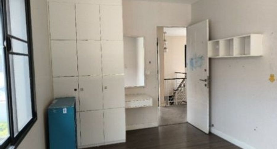 For sale 6 bedrooms house in Bang Khun Thian, Bangkok