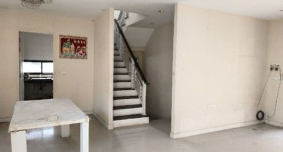 For sale 6 bedrooms house in Bang Khun Thian, Bangkok