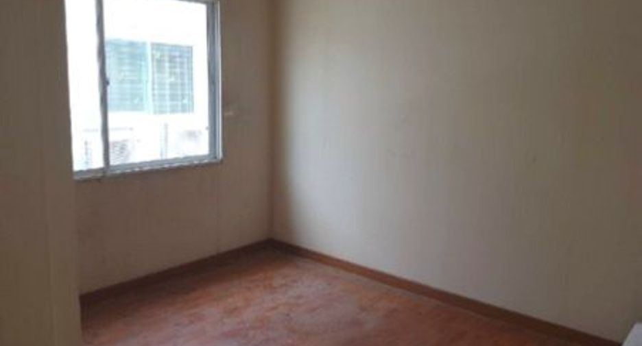 For sale 3 bedrooms townhouse in Lat Krabang, Bangkok