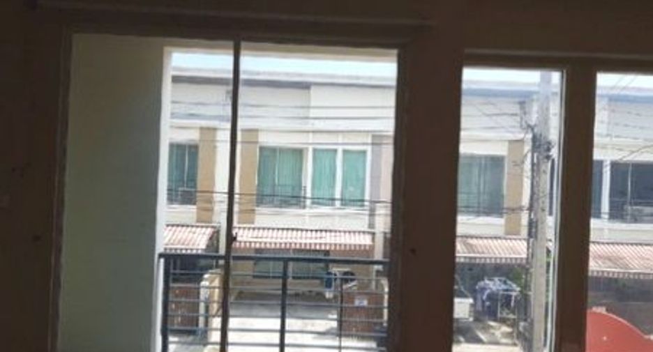 For sale 3 bedrooms townhouse in Lat Krabang, Bangkok
