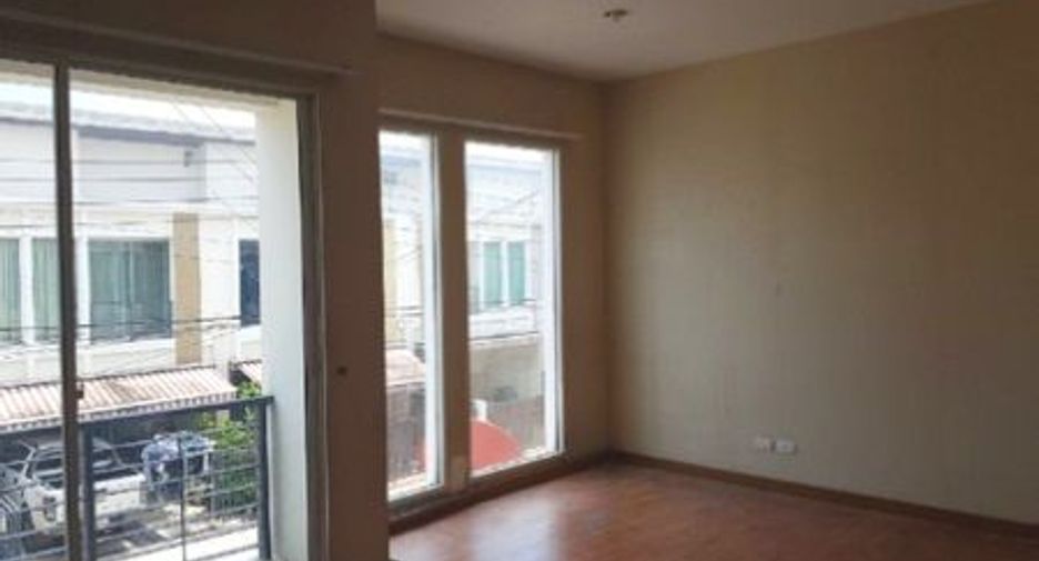 For sale 3 bedrooms townhouse in Lat Krabang, Bangkok
