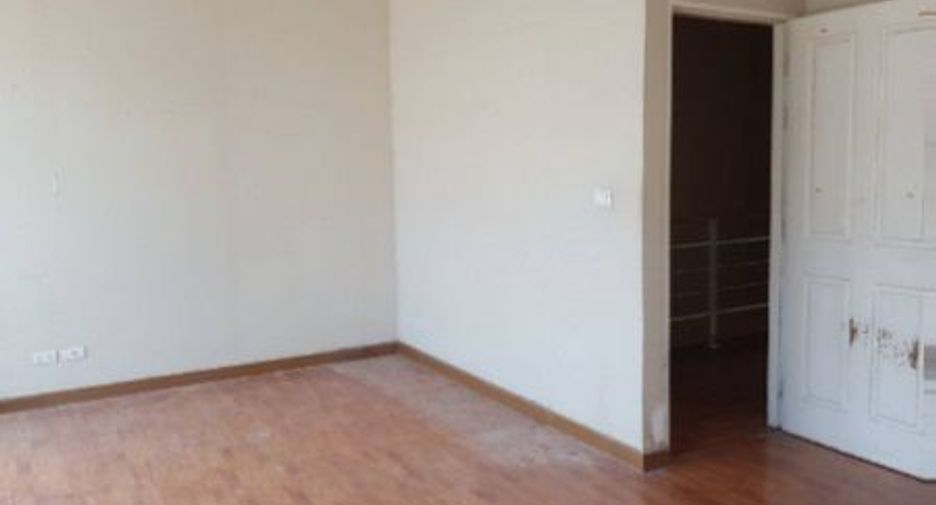 For sale 3 bedrooms townhouse in Lat Krabang, Bangkok