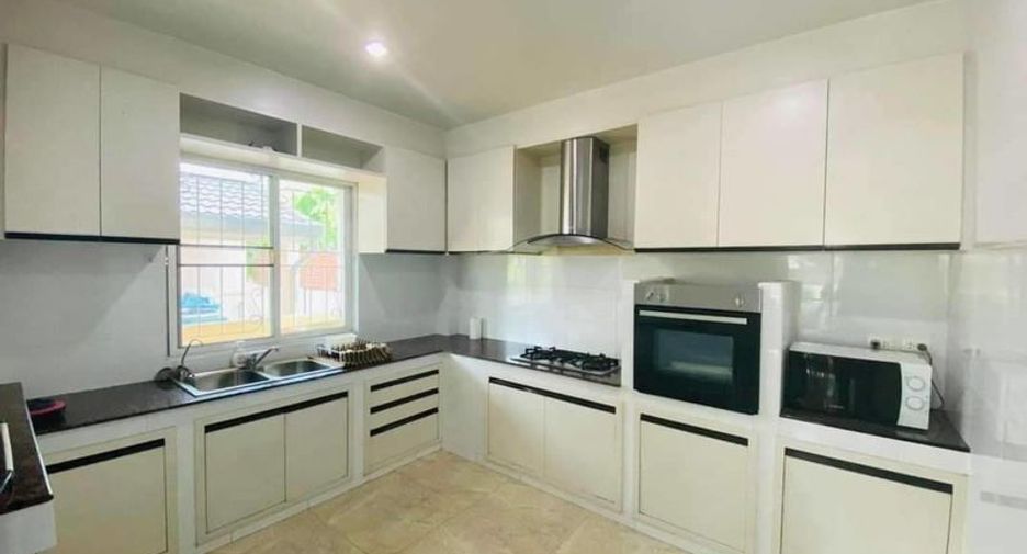 For rent 3 bedrooms house in Mueang Chiang Mai, Chiang Mai