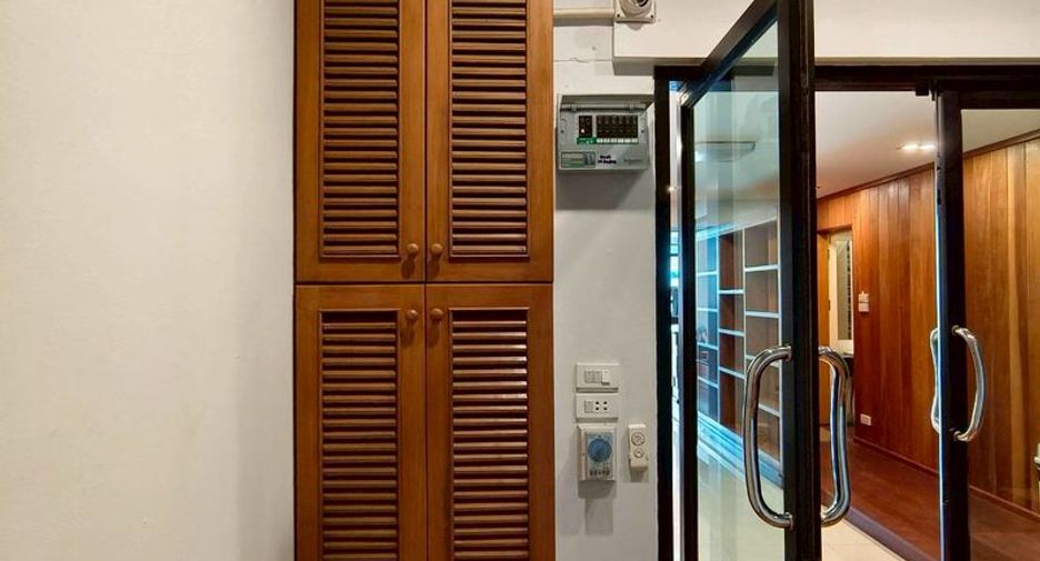 Gewerbefläche zur Miete und zum Kauf mit 3 Zimmer in San Sai, Chiang Mai