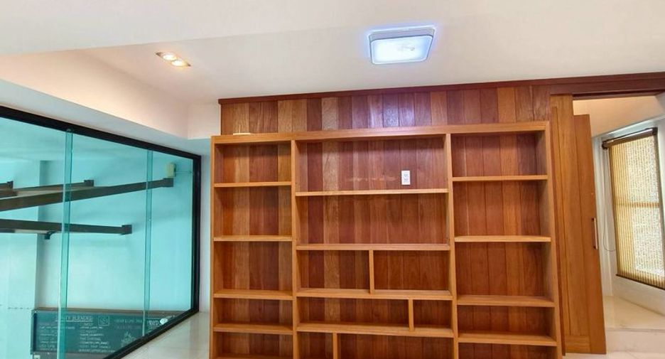 Gewerbefläche zur Miete und zum Kauf mit 3 Zimmer in San Sai, Chiang Mai