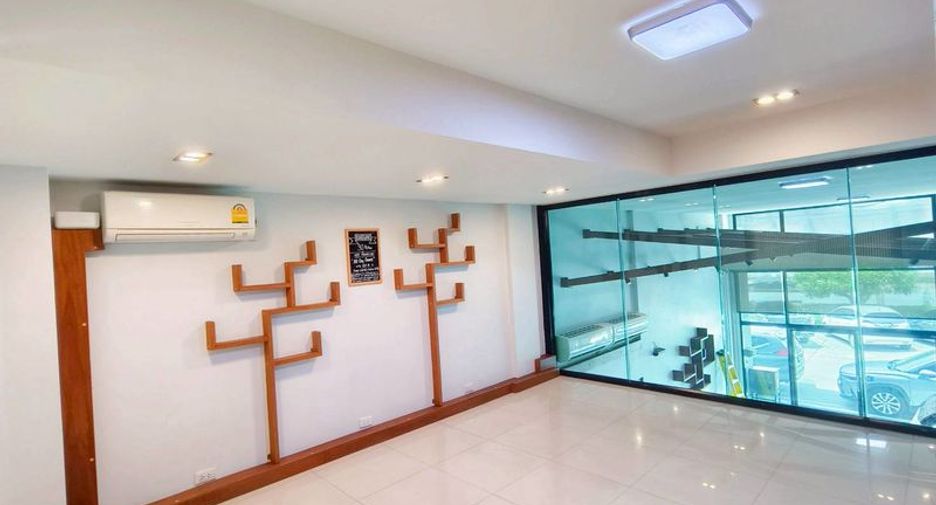 Gewerbefläche zur Miete und zum Kauf mit 3 Zimmer in San Sai, Chiang Mai