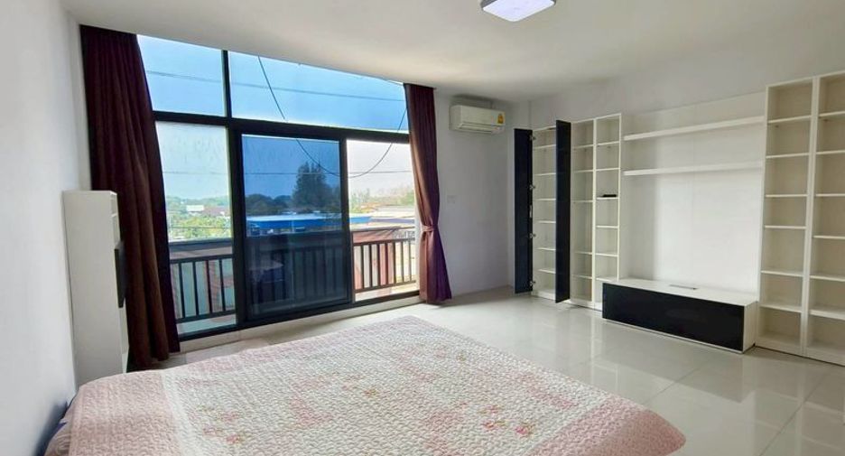 Gewerbefläche zur Miete und zum Kauf mit 3 Zimmer in San Sai, Chiang Mai