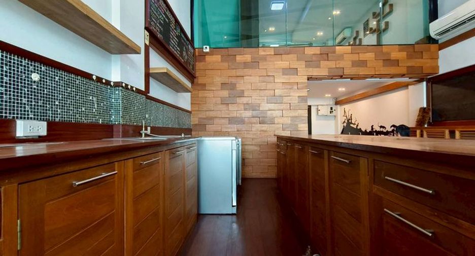 Gewerbefläche zur Miete und zum Kauf mit 3 Zimmer in San Sai, Chiang Mai