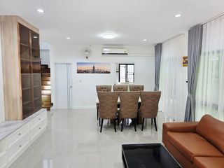 Haus zur Miete mit 4 Zimmer in Prawet, Bangkok