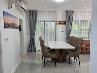 Haus zur Miete mit 4 Zimmer in Prawet, Bangkok