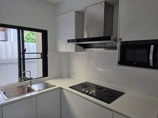 Haus zur Miete mit 4 Zimmer in Prawet, Bangkok