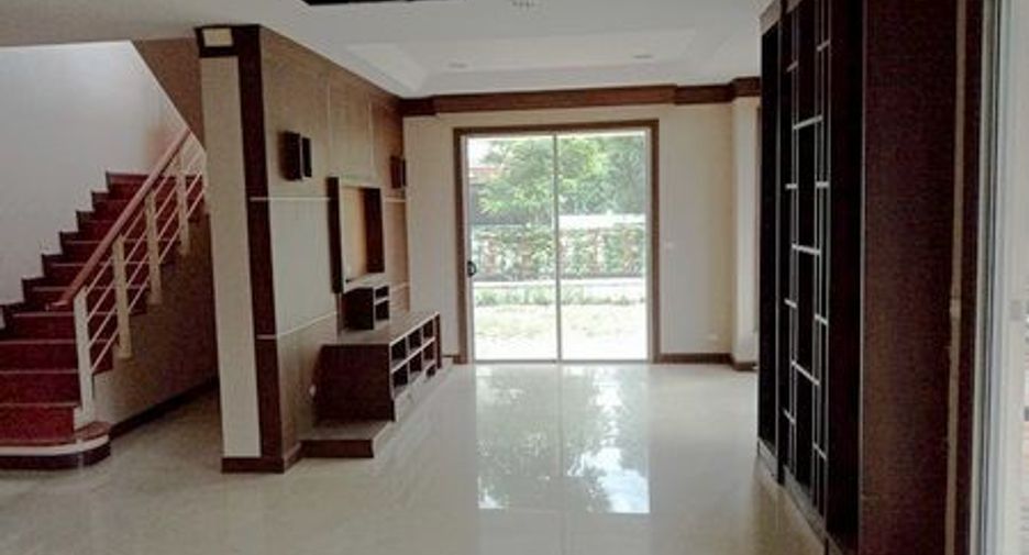 For sale 3 bedrooms house in Mueang Nonthaburi, Nonthaburi