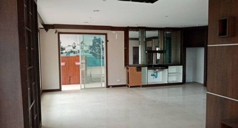 For sale 3 bedrooms house in Mueang Nonthaburi, Nonthaburi
