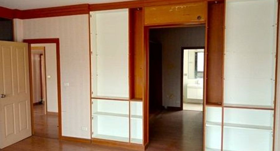 For sale 3 bedrooms house in Mueang Nonthaburi, Nonthaburi