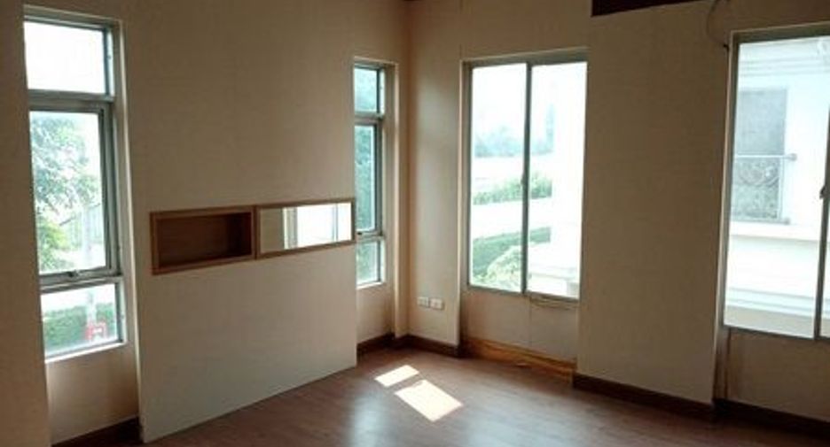 For sale 3 bedrooms house in Mueang Nonthaburi, Nonthaburi