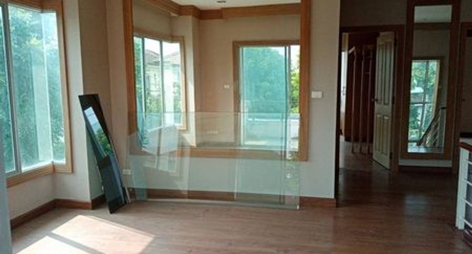 For sale 3 bedrooms house in Mueang Nonthaburi, Nonthaburi