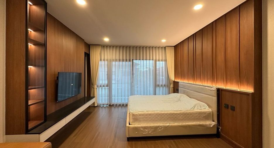 Casa en alquiler de 4 habitaciones en Bang Phli, Samut Prakan