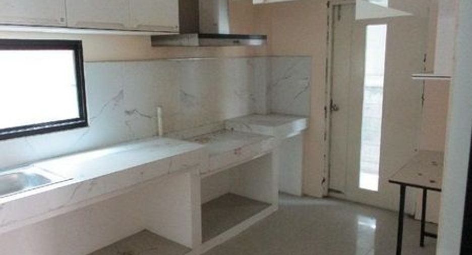 For sale 4 bedrooms house in Sai Mai, Bangkok