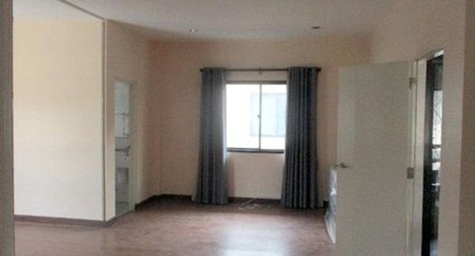 For sale 4 bedrooms house in Sai Mai, Bangkok